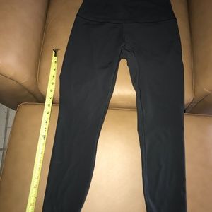 LULULEMON SIZE 8 DARK GRAY 21" CROPPED LEGGINGS